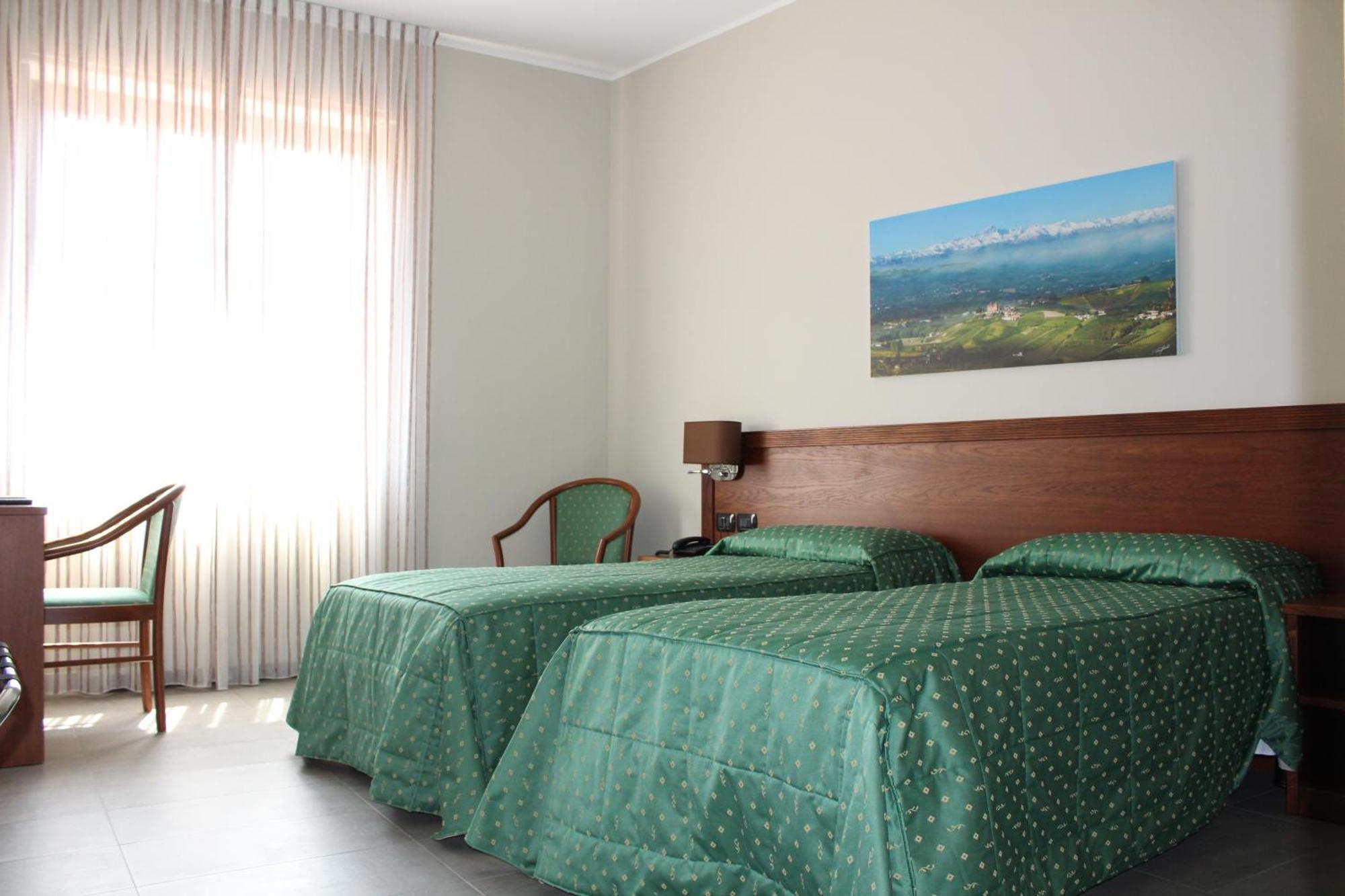 Hotel Il Grappolo D'Oro Monforte dʼAlba Esterno foto