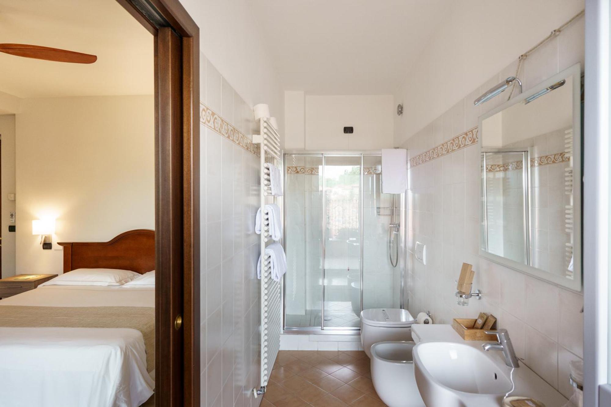Hotel Il Grappolo D'Oro Monforte dʼAlba Esterno foto