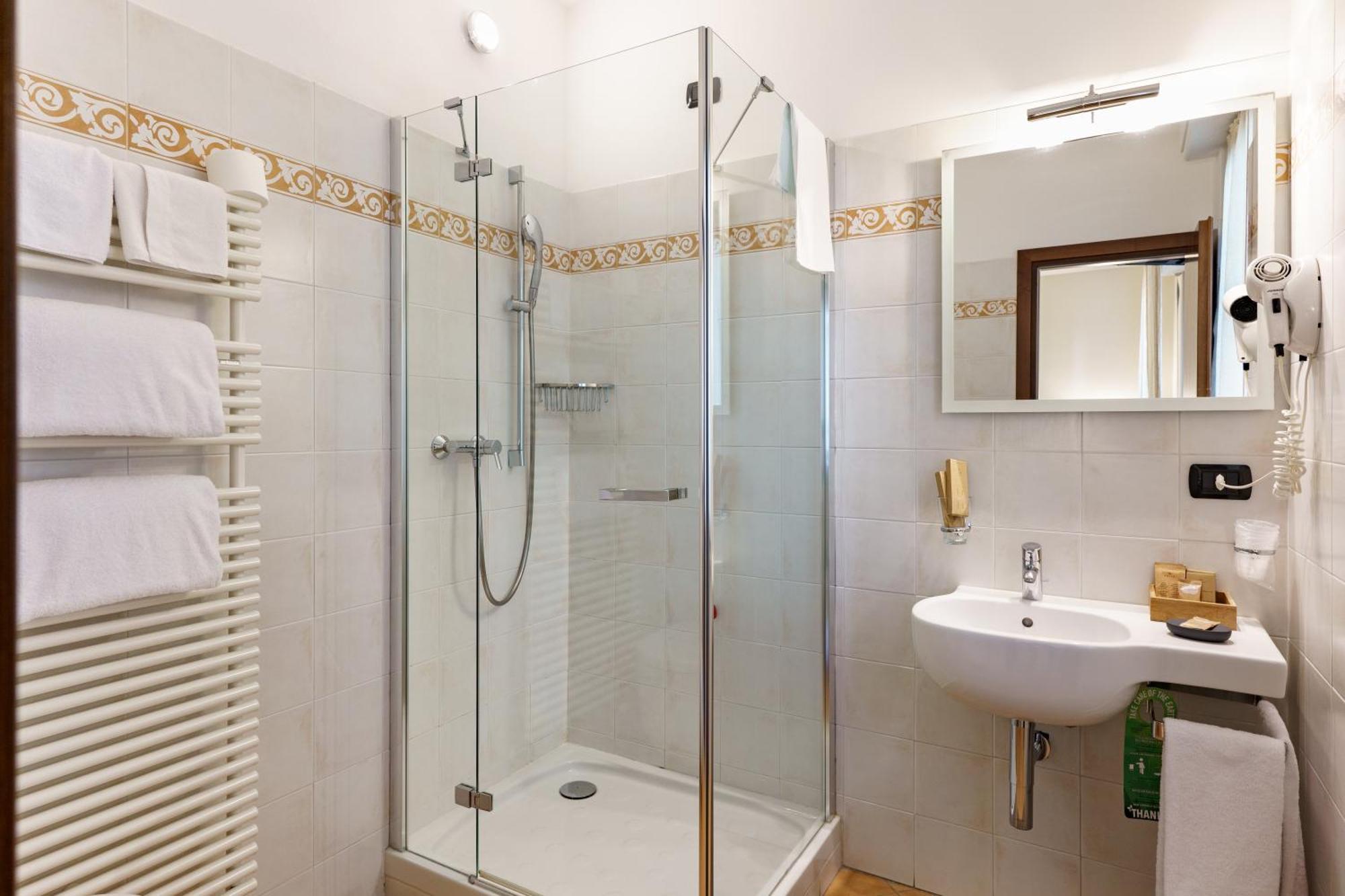Hotel Il Grappolo D'Oro Monforte dʼAlba Esterno foto