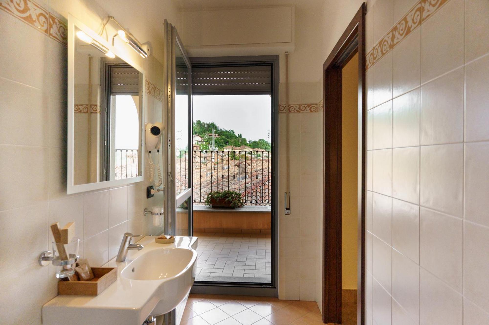 Hotel Il Grappolo D'Oro Monforte dʼAlba Esterno foto