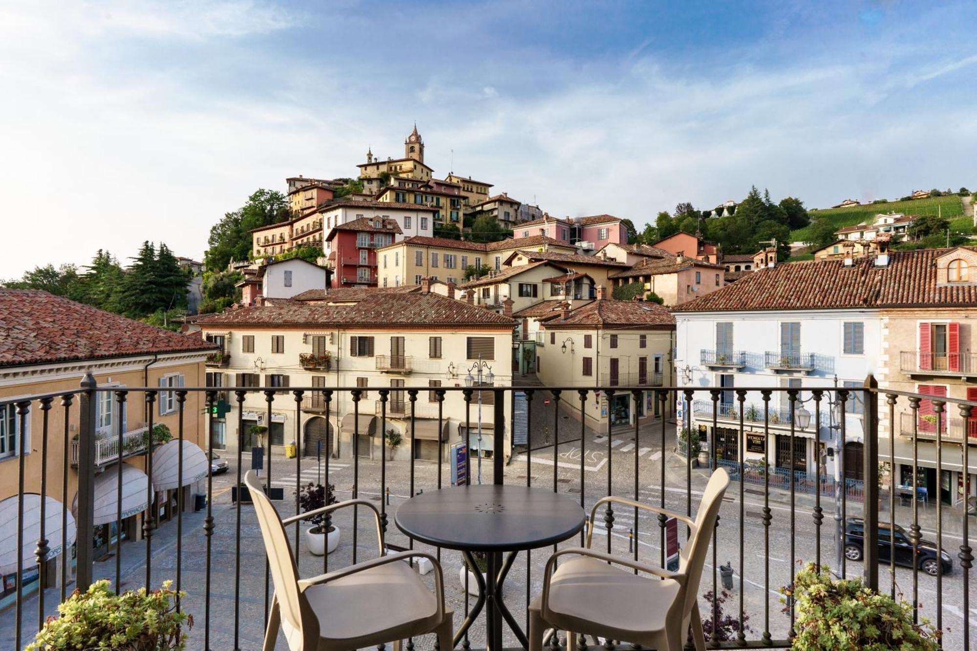 Hotel Il Grappolo D'Oro Monforte dʼAlba Esterno foto