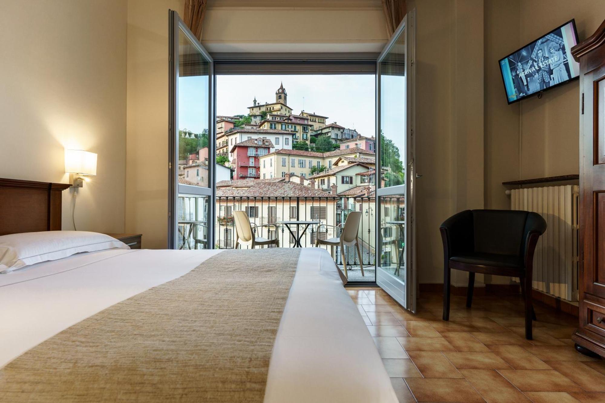 Hotel Il Grappolo D'Oro Monforte dʼAlba Esterno foto