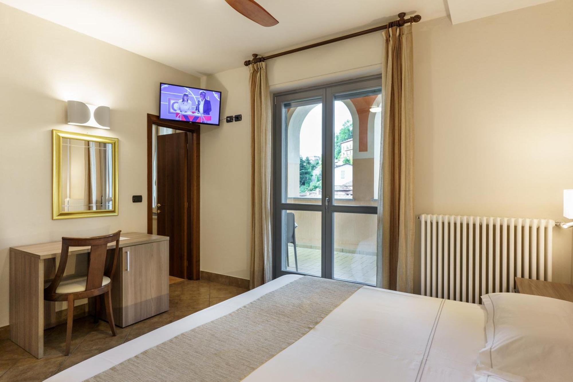 Hotel Il Grappolo D'Oro Monforte dʼAlba Esterno foto