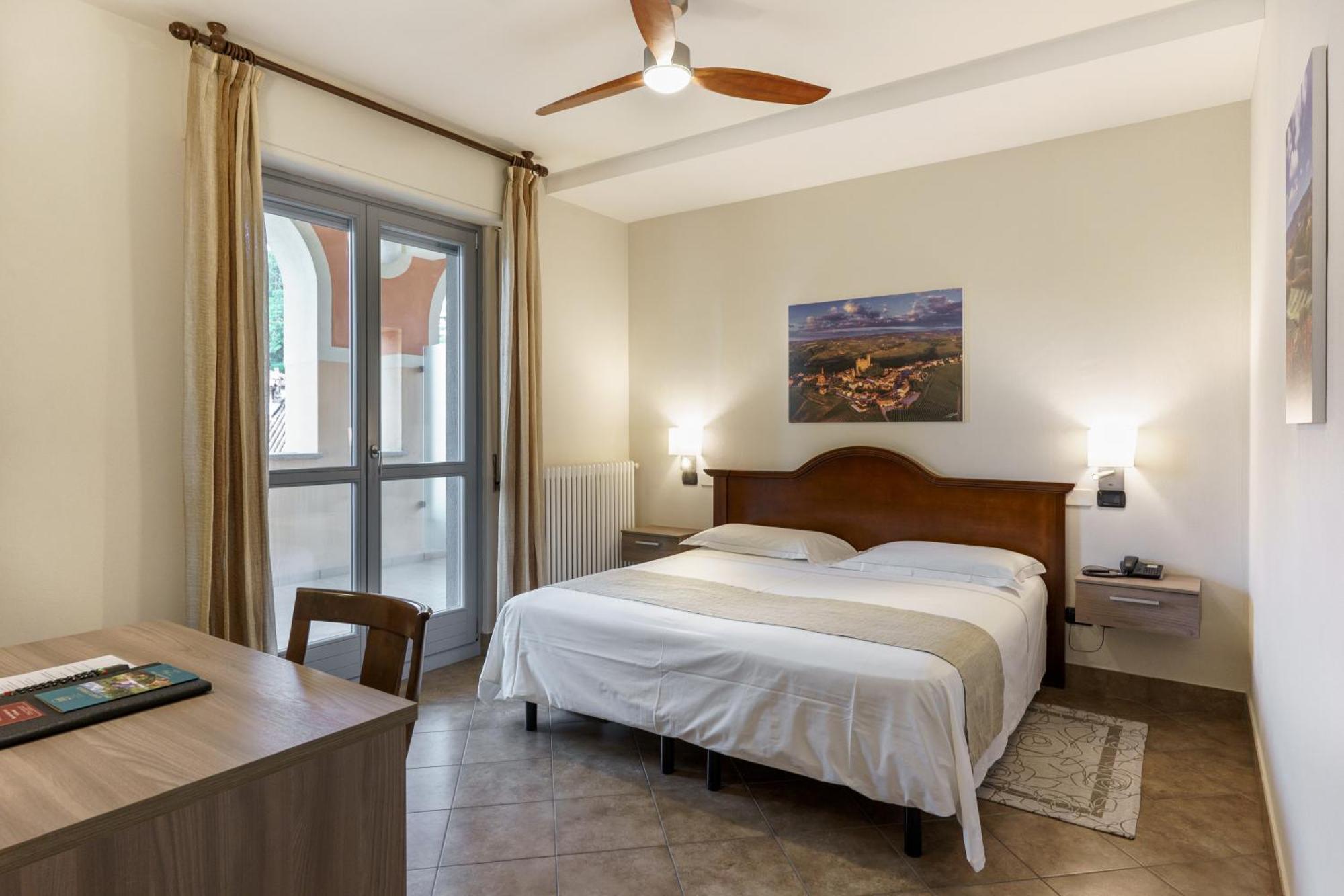 Hotel Il Grappolo D'Oro Monforte dʼAlba Esterno foto