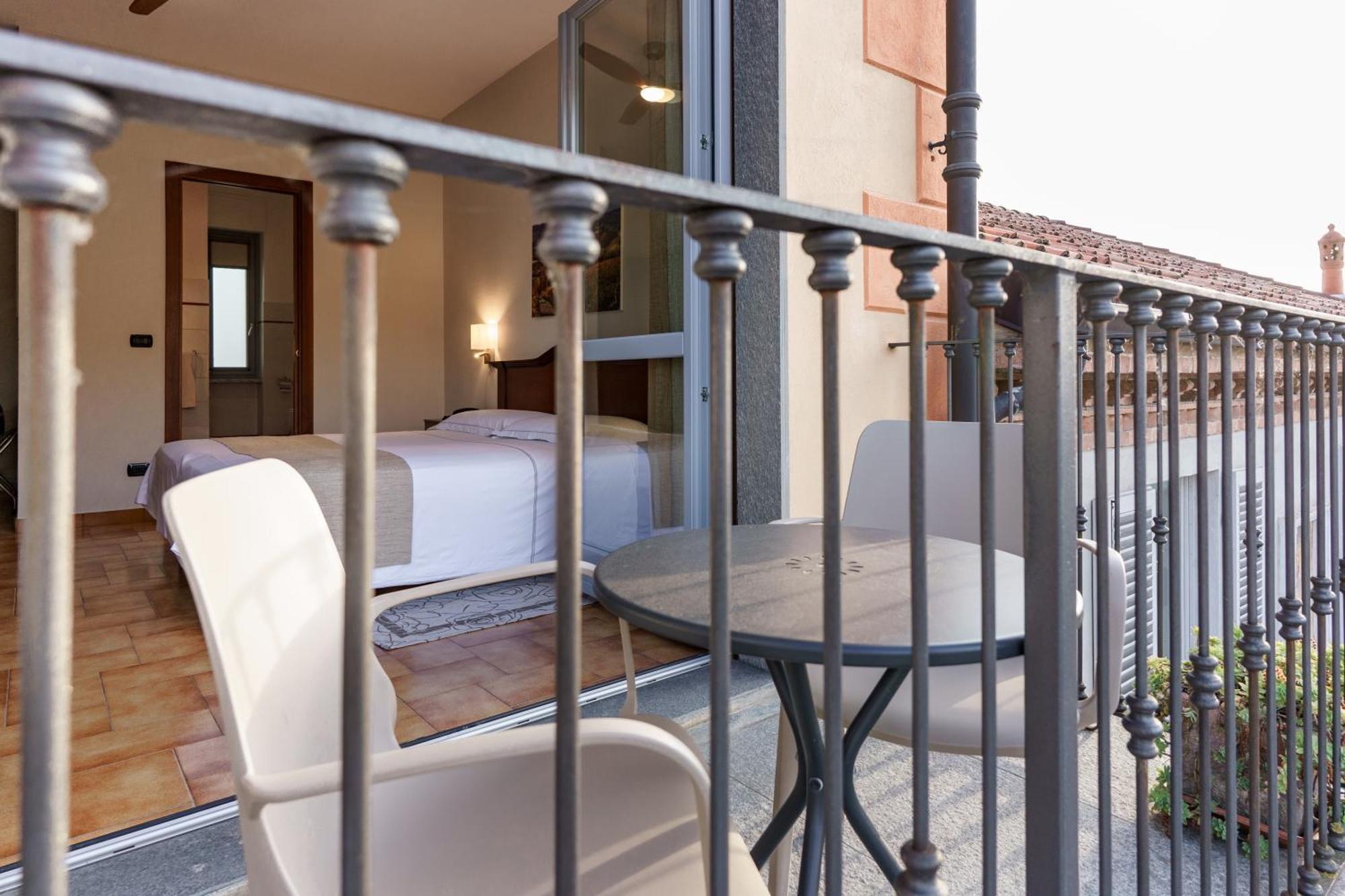 Hotel Il Grappolo D'Oro Monforte dʼAlba Esterno foto