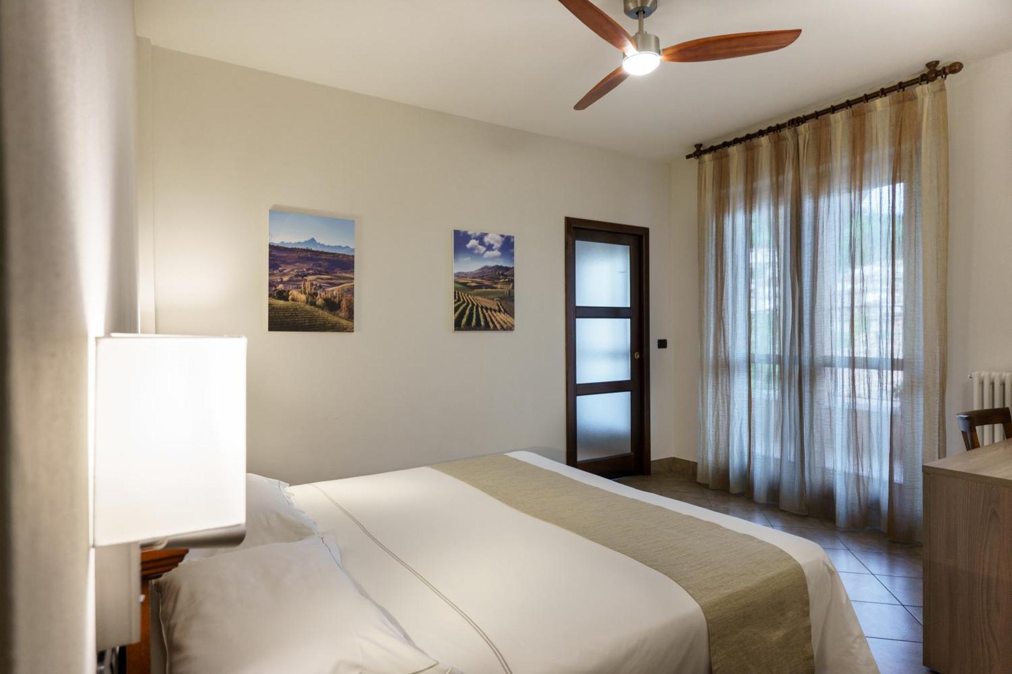 Hotel Il Grappolo D'Oro Monforte dʼAlba Esterno foto