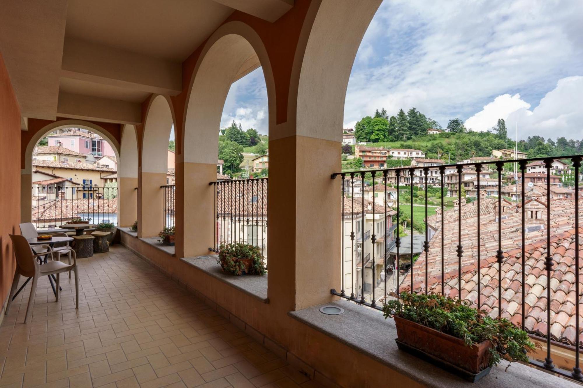 Hotel Il Grappolo D'Oro Monforte dʼAlba Esterno foto